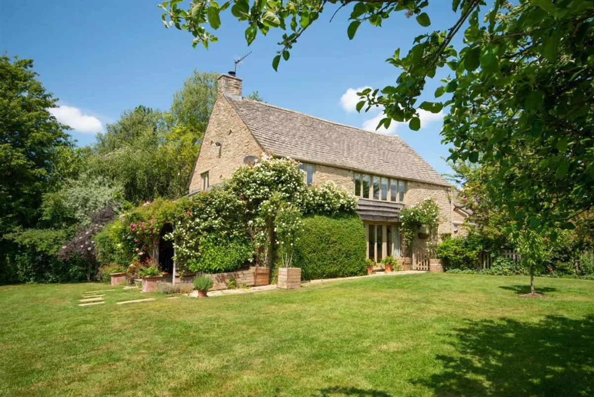Chapel Barn, a Cotswold-stone home in a large garden near Kingham
